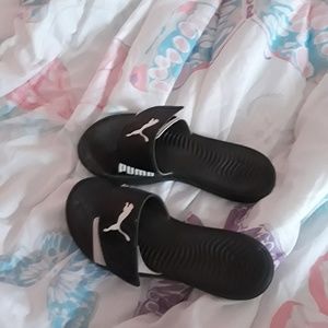 Pumas size 6 sandals